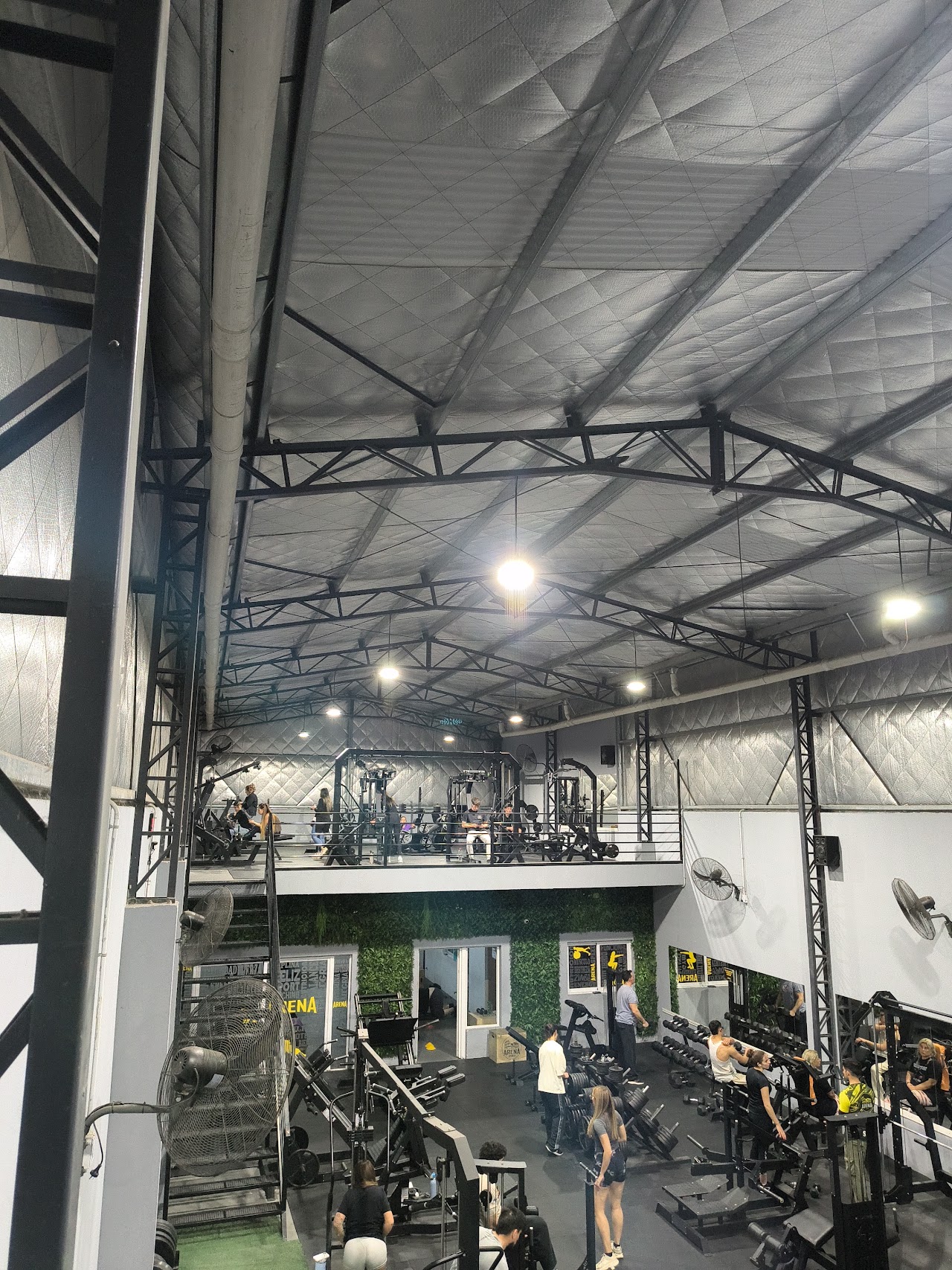 Nave central de dos plantas Arena Sport 04